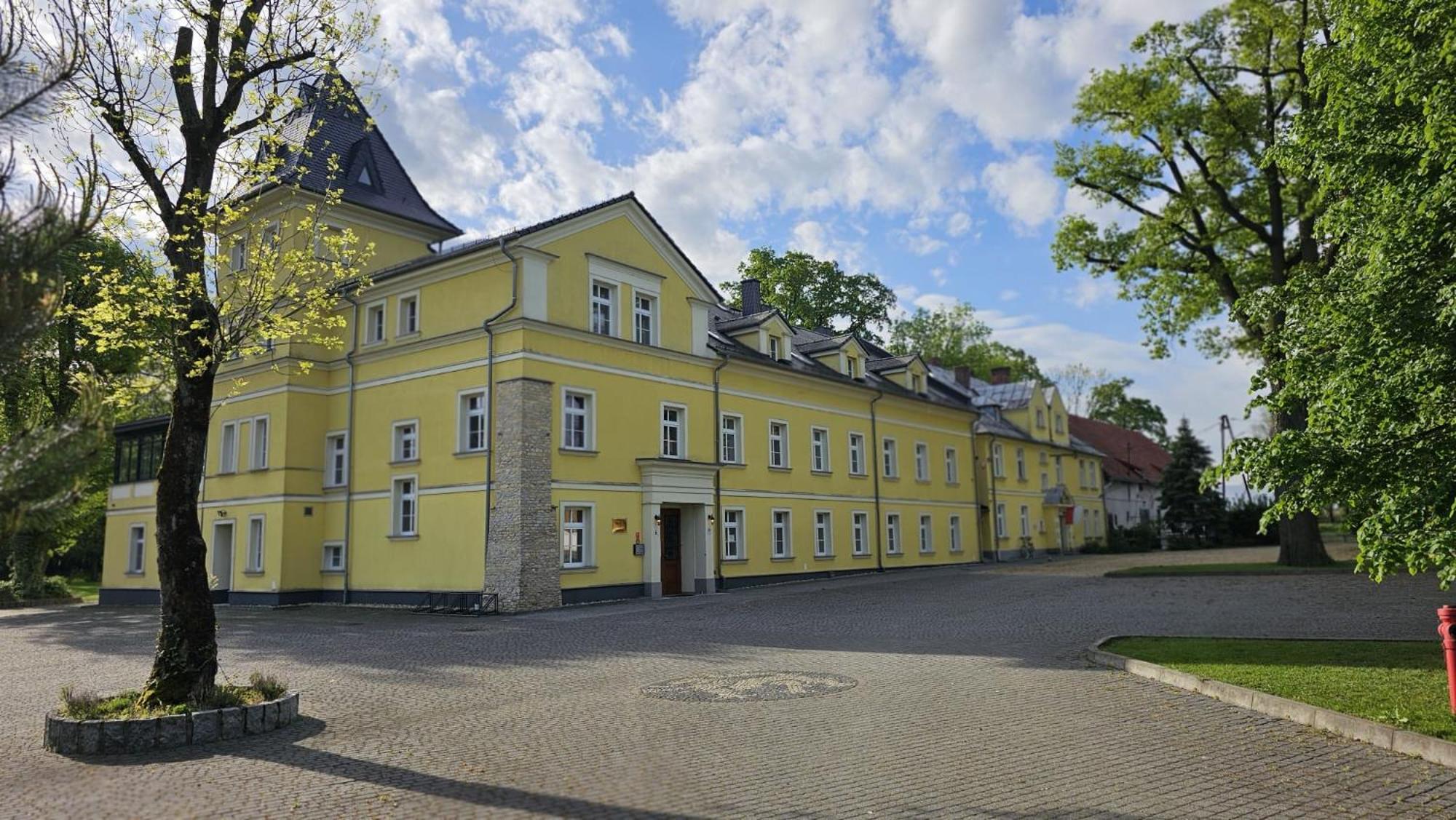 Palac Lucja Bb Zakrzów Exterior foto